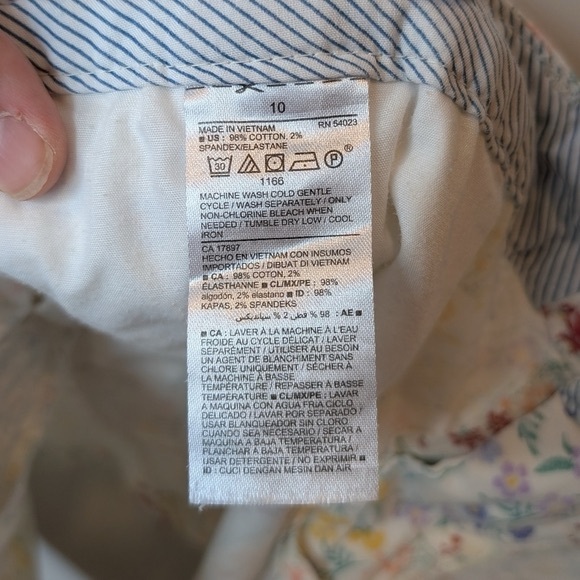 Old Navy Everyday Shorts Womens 10 White High Rise Floral Chino Flat Front - Picture 4 of 9